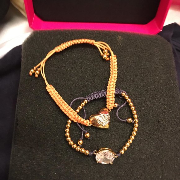 RARE new vintage juicy couture tee shirt and 2 bracelet set ! - Picture 9 of 13